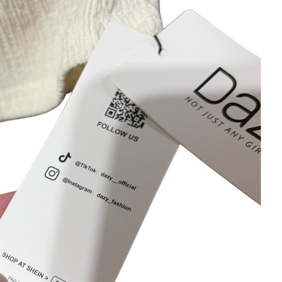 🟣Dazy by SHEIN Ivory Twist-Front Crinkle Knit Top – Size Medium - Picture 6 of 6